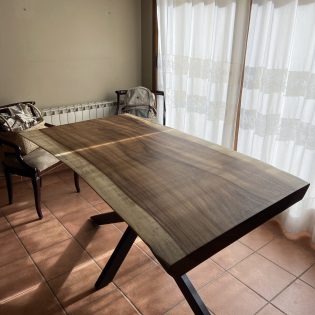 mesa de comedor de madera de saman rustico estilo cuenca patas metalicas 160 cm 6 8 comensales (5)